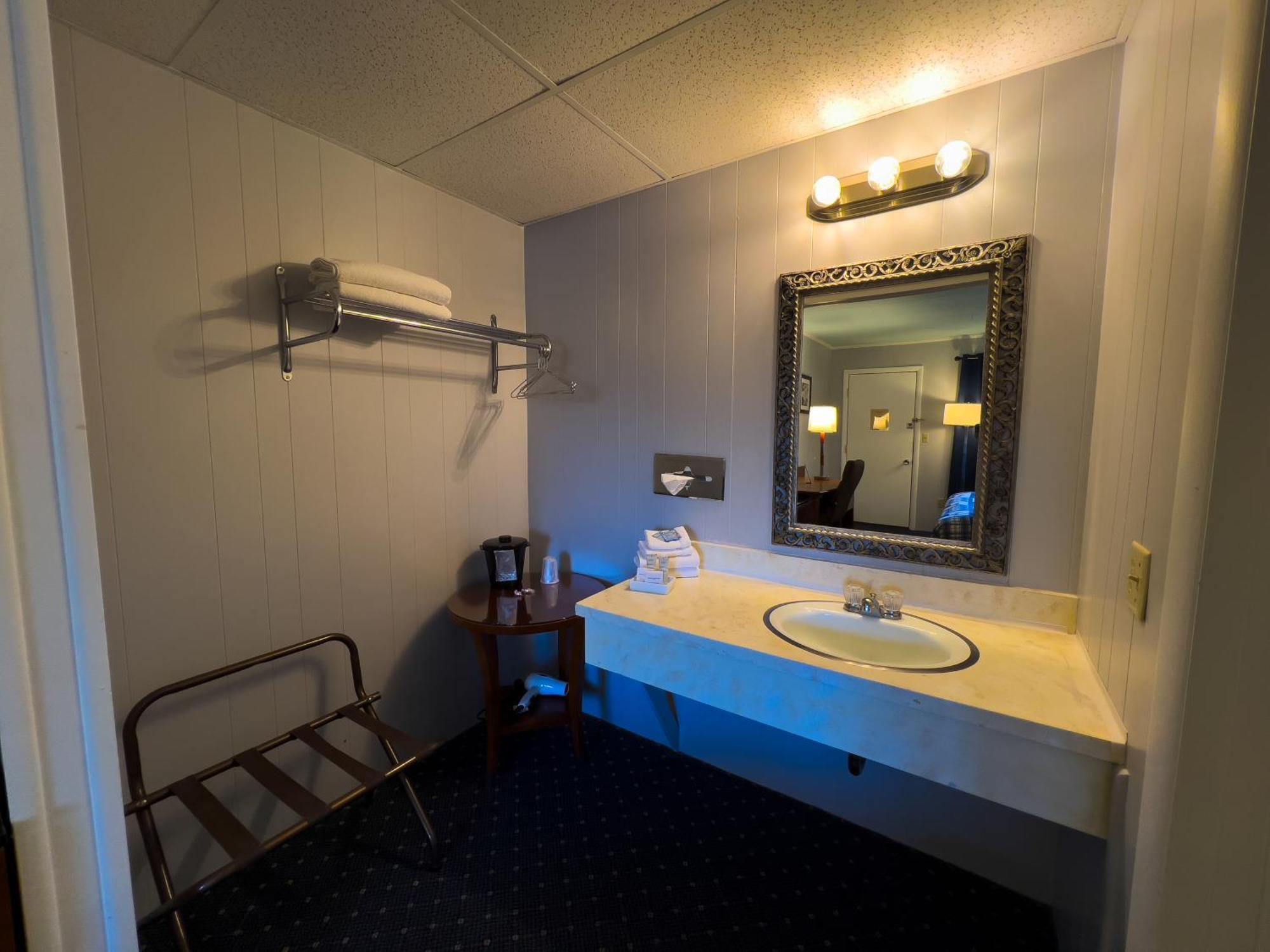 American Boutique Inn - Lakeview Mackinaw City Exterior photo