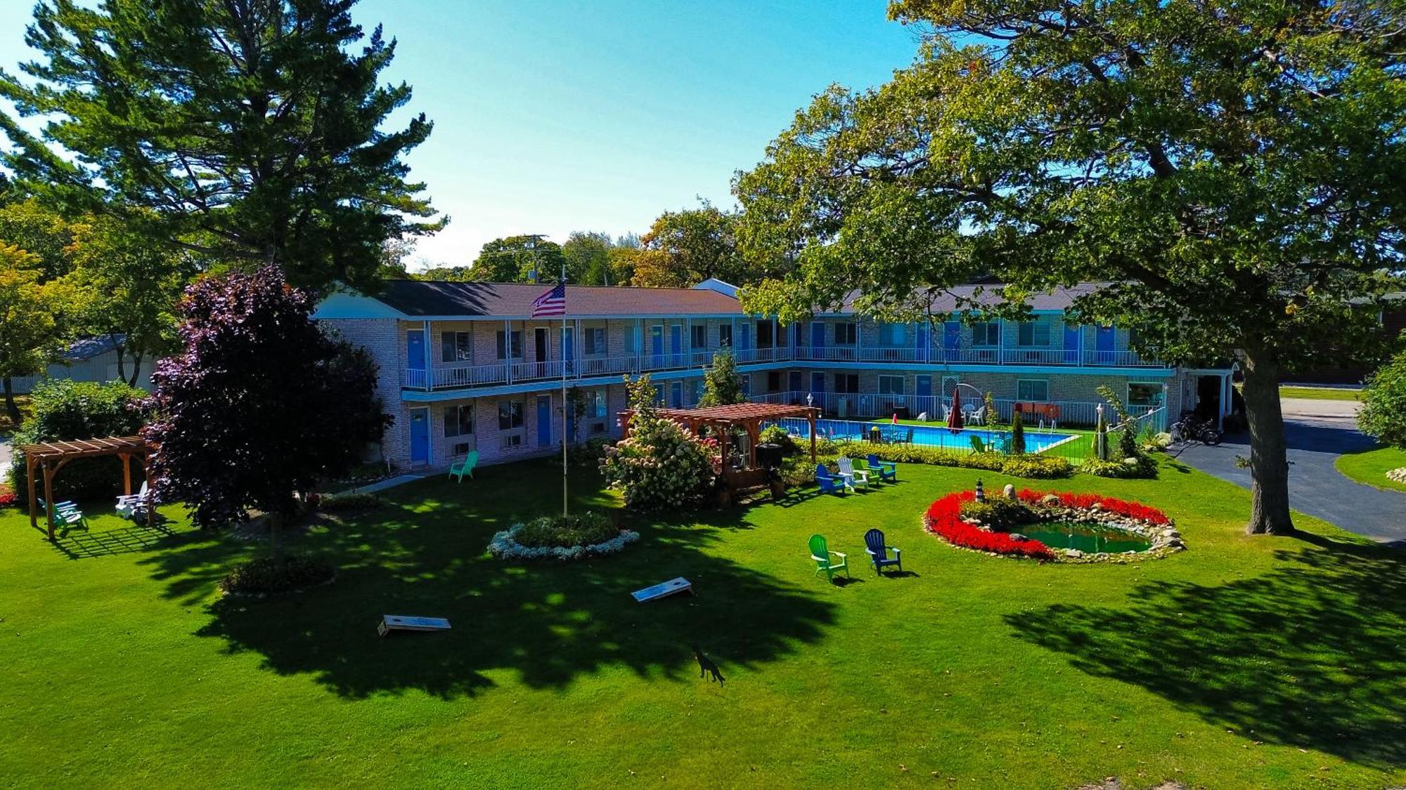 American Boutique Inn - Lakeview Mackinaw City Exterior photo