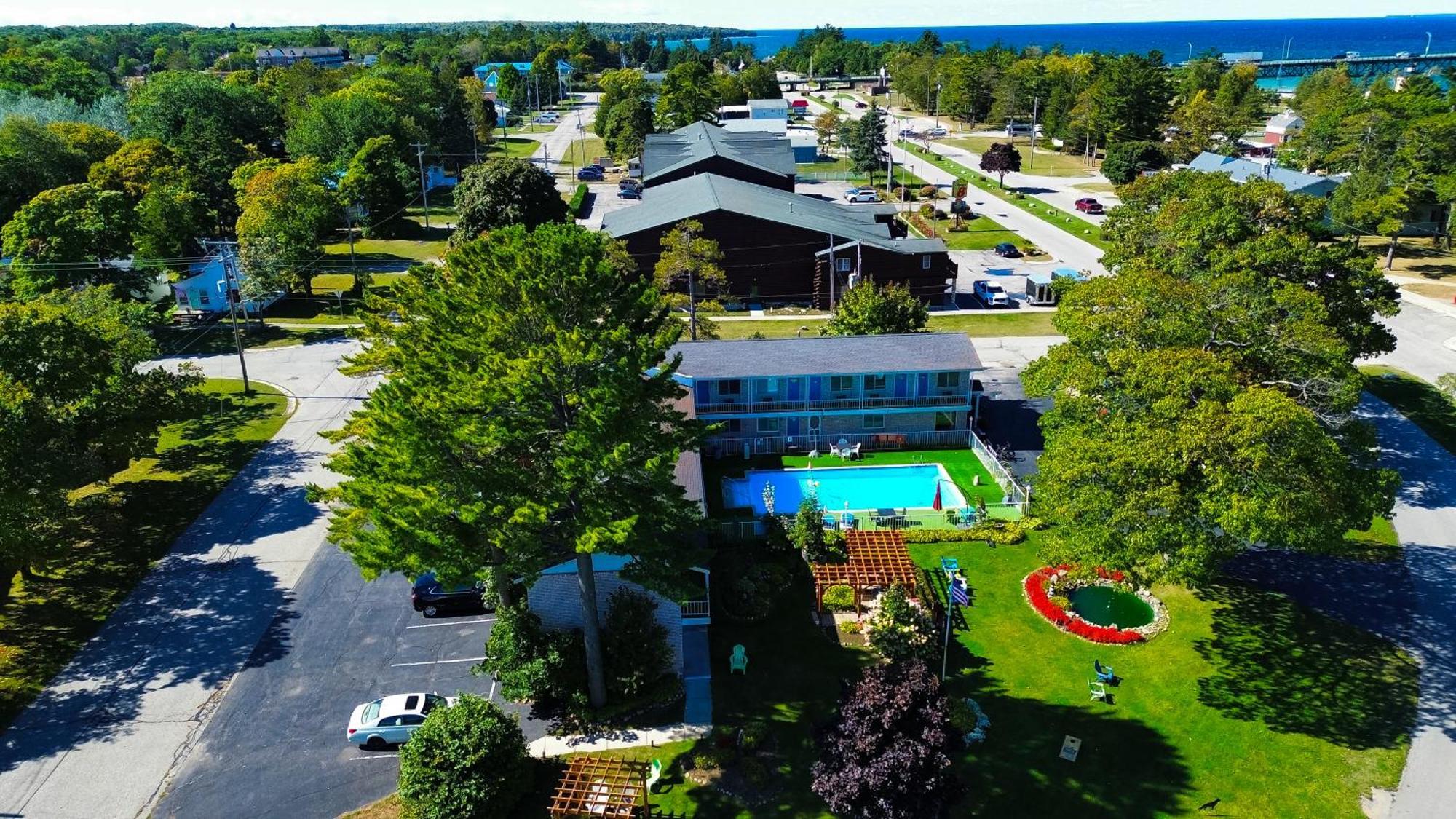 American Boutique Inn - Lakeview Mackinaw City Exterior photo