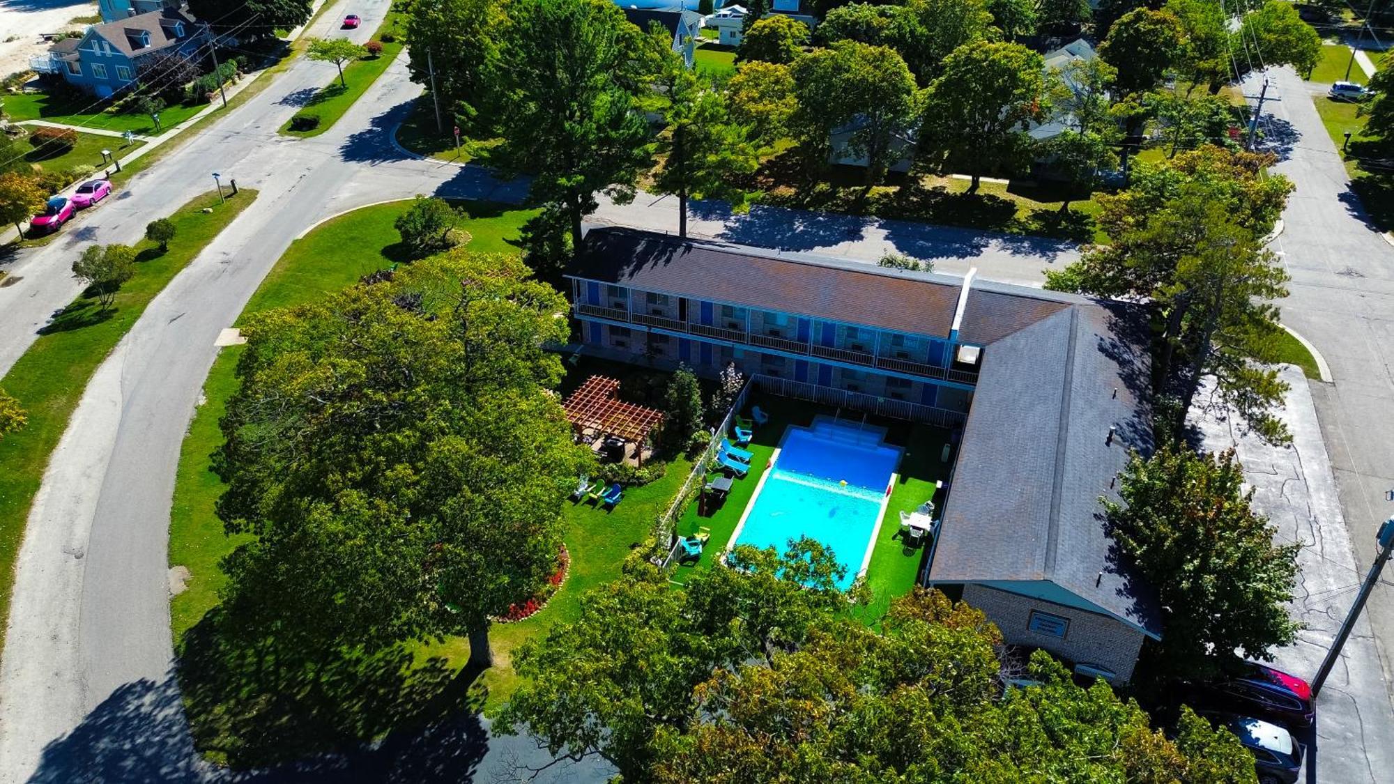 American Boutique Inn - Lakeview Mackinaw City Exterior photo